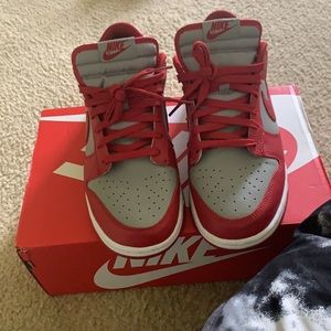 Men shoe Nike dunks unlv size 8.5 great condition
